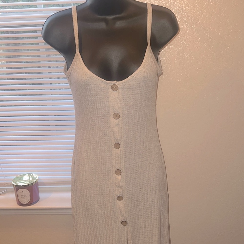 Beautiful beige button down summer/spring dress 👗